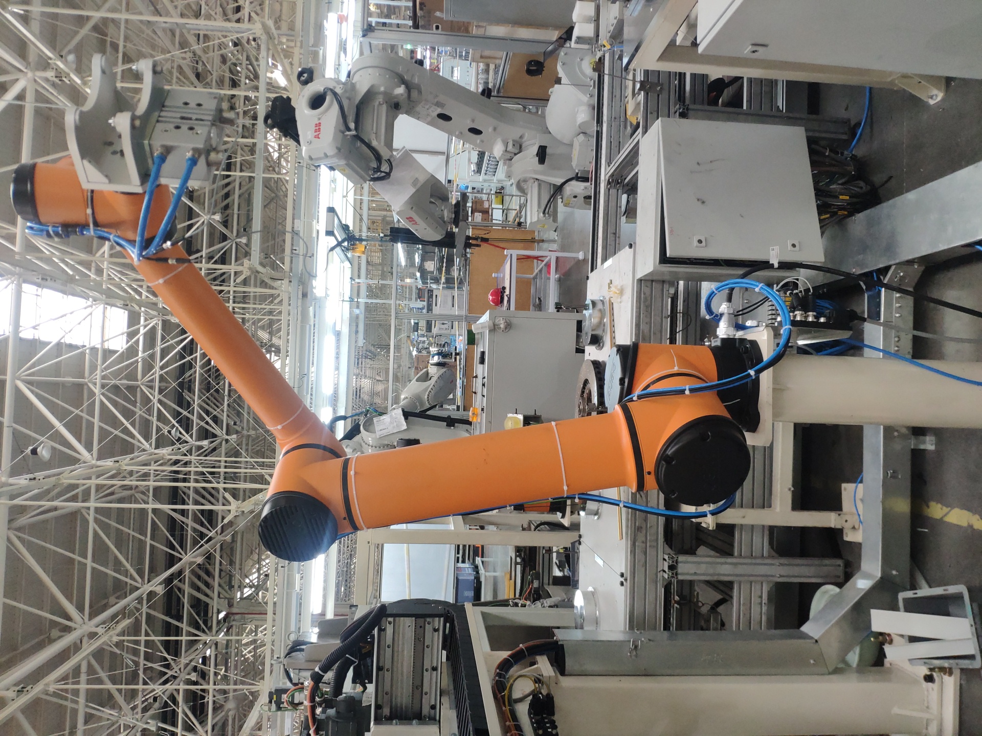 IFR发布“世界机器人研发计划”2022年中国工业机器人累计完成产量44.3万套
